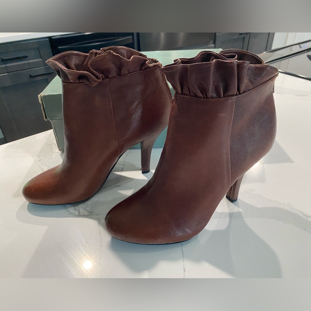 Anthropologie Booties by Me Too  brown leather ruffle 7.5
